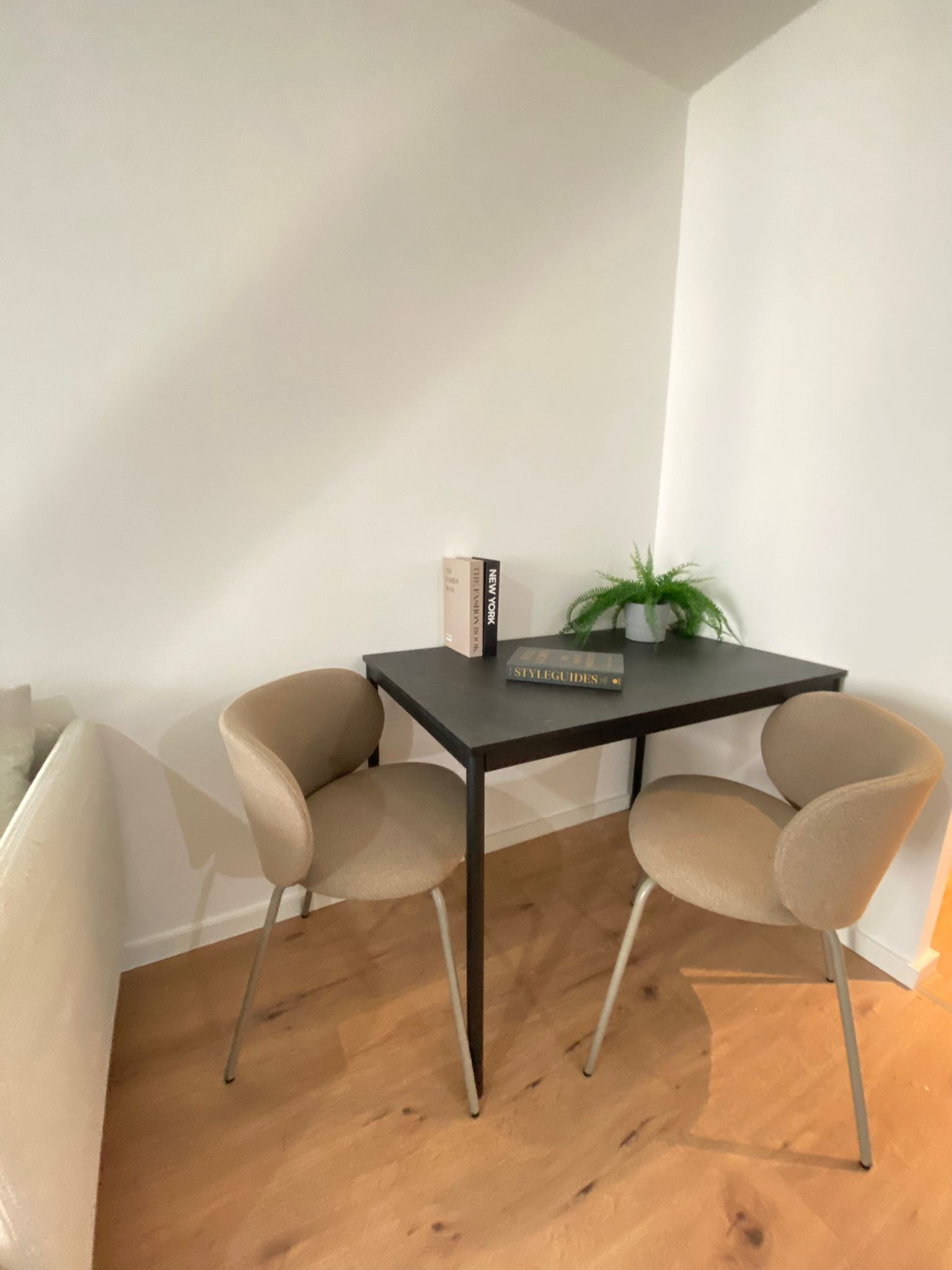 Flur und Eingangsbereich eines renovierten Objekts